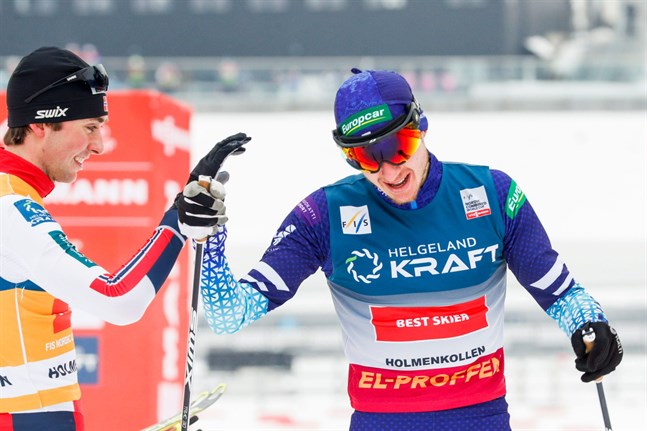 Liksom i fredagens individuella tävling var det Jarl Magnus Riiber, till vänster, som tog hand om förstaplatsen på söndagen. Ilkka Herola var hack i häl på norrmannen i bägge loppen.