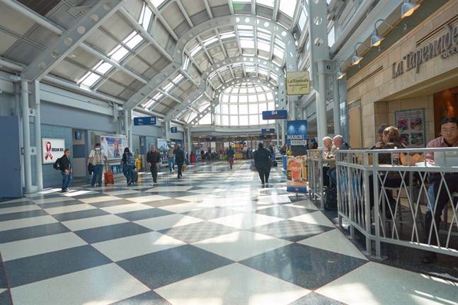 En man har gripits sedan han gömt sig på flygplatsen O'Hare i Chicago i USA i tre månader.