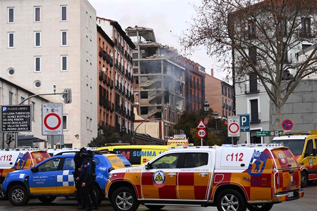 Räddningsfordon vid explosionsområdet.