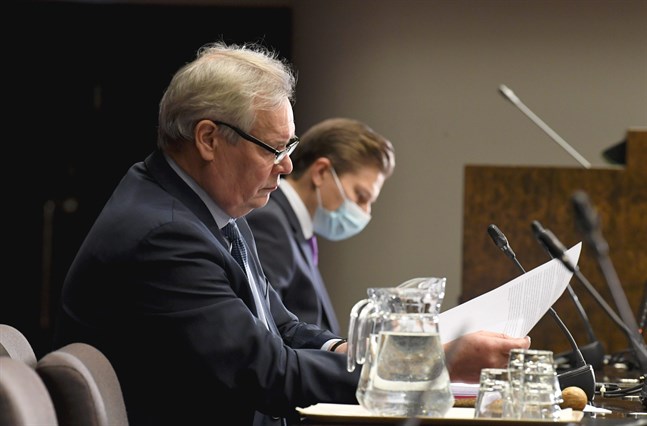 Grundlagsutskottetes ordförande Antti Rinne (SDP) och vice ordförande Antti Häkkänen (Saml).