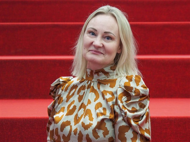 Mia Holmbäck är ödmjukt glad över att ha blivit vald till ordförande för stiftelsen Brita Maria Renlunds minne. Hon är den första Karlebybon någonsin på posten.