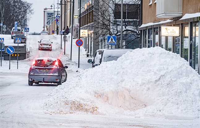 I slutet av januari såg det ut så här i centrum av Jakobstad. Alerte jobbar fortsättningsvis med att forsla bort snö.