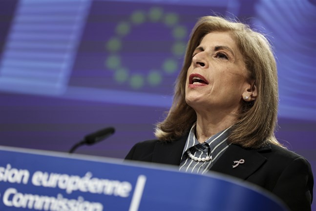 "Förseningarna av vaccinleveranserna har lett till ett djupt missnöje", säger EU:s folkhälsokommissionär Stella Kyriakides. Arkivbild.