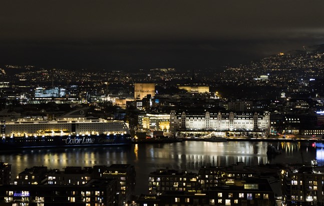 Oslo och många grannkommuner har belagts med stränga smittskyddsregler efter att en virusmutation upptäckts hos en grupp personer i en kommun.