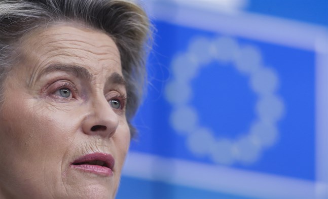 EU-kommissionens ordförande Ursula von der Leyen manar Astra Zeneca att lösa sina leveransproblem. Arkivfoto.