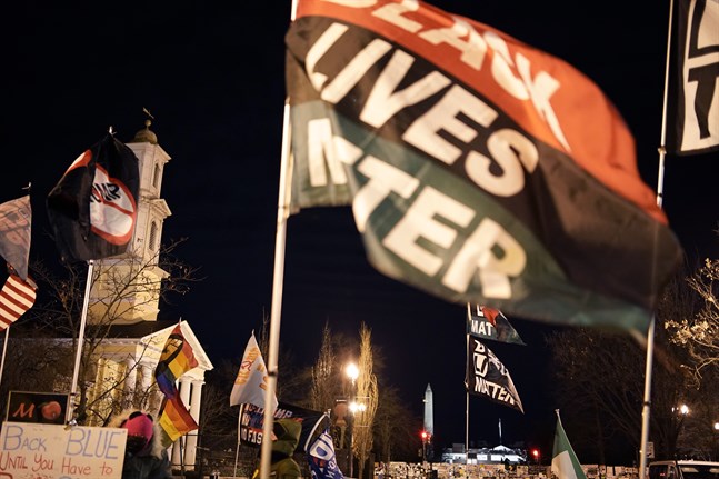 En manifestation för rörelsen Black lives matter (ungefär Svartas liv har betydelse) nära presidentbostaden Vita huset i Washington DC.