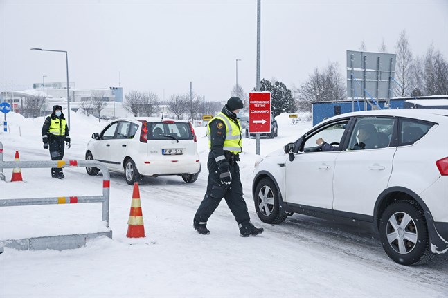 Alla som kommer över gränsen från Sverige uppmanas testa sig.
