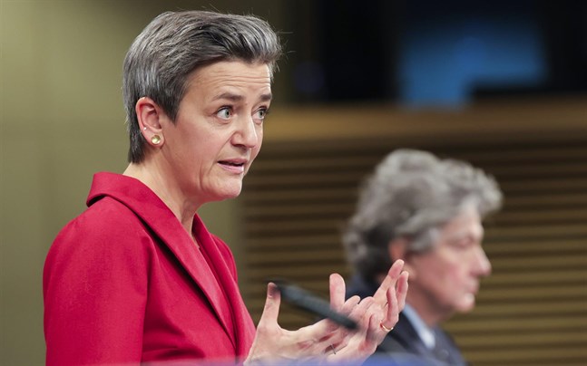 EU:s digitaliseringskommissionär Margrethe Vestager och inremarknadskommissionären Thierry Breton lade i december fram sina förslag till nya digitala tjänste- och marknadslagar i EU.