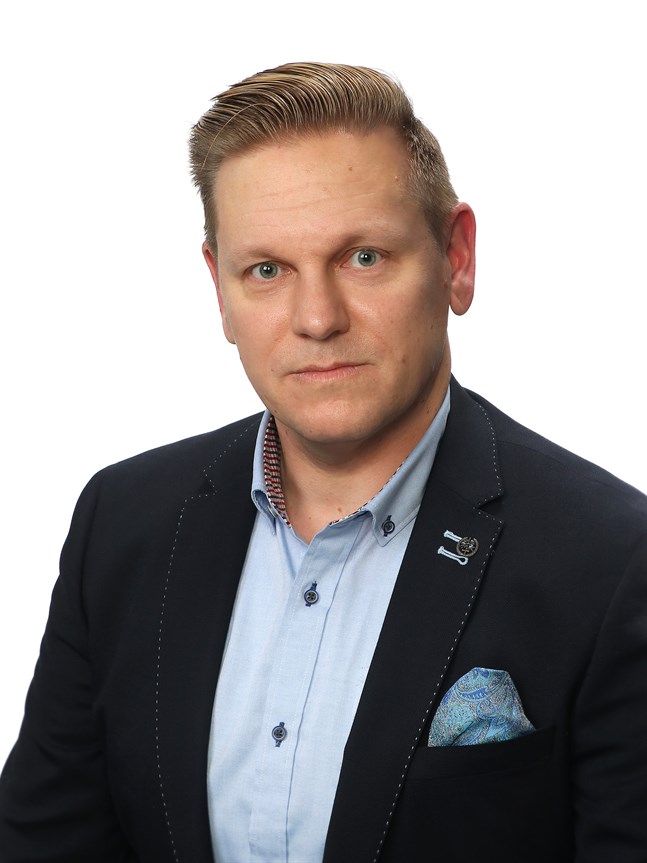 Miikka Ylikangas lämnar industrin och går över till byggbranschen.