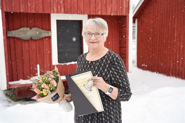 Kultur- och idrottsnämnden motiverar sitt val med att Berger under många år tagit emot gäster och guidat dem runt i Pedersöre. Under ett normalt år guidar hon 10 till 15 grupper i Pedersöre.