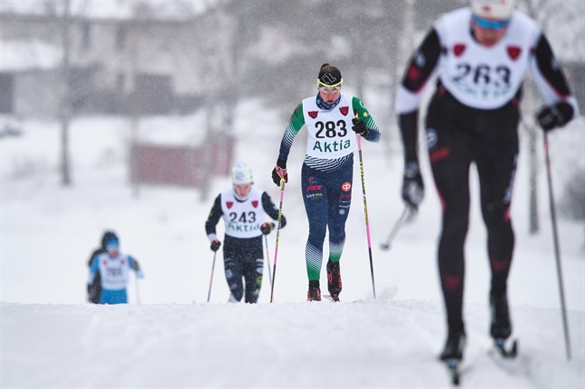 På ÖIDM i Vörå förra helgen kände Jennifer Antell att kroppen började svara första gången den här säsongen. Nu hoppas hon att vårens två FM-tävlingar blir av och att hon klarar av att göra sitt allra bästa där.