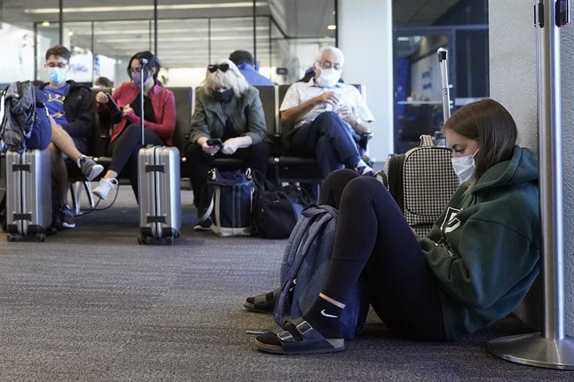 Den som ger sig ut i trafiken i USA, så väl på land som till havs och i luften, ska ha munskydd på sig. Arkivbild.