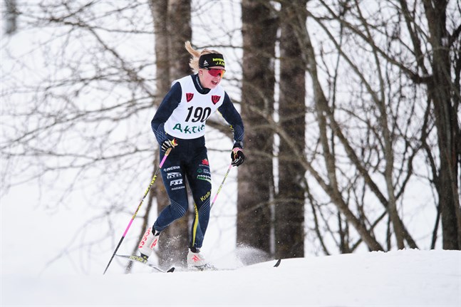Krafts junior Felicia Krook kunde som väntat inte hävda sig mot dameliten i FM på fredagen. Bilden från ÖID-mästerskapen i Vörå i januari.