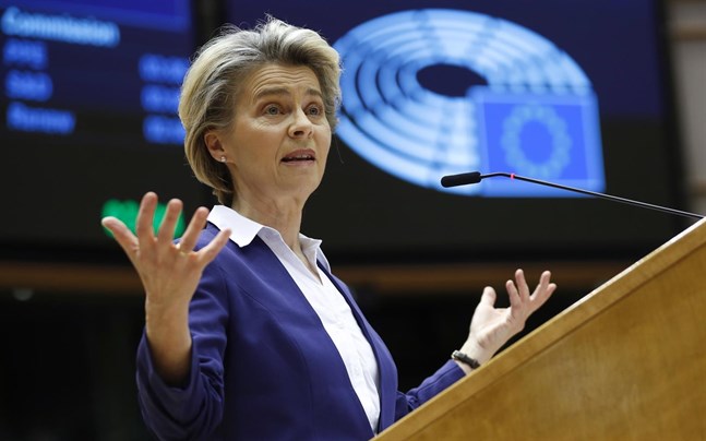 EU-kommissionens ordförande Ursula von der Leyen får kritik för sitt agerande under coronapandemin.