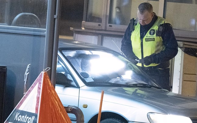 Polisen varnar för att kontroll av covidtest vid gränsen tar resurser.
