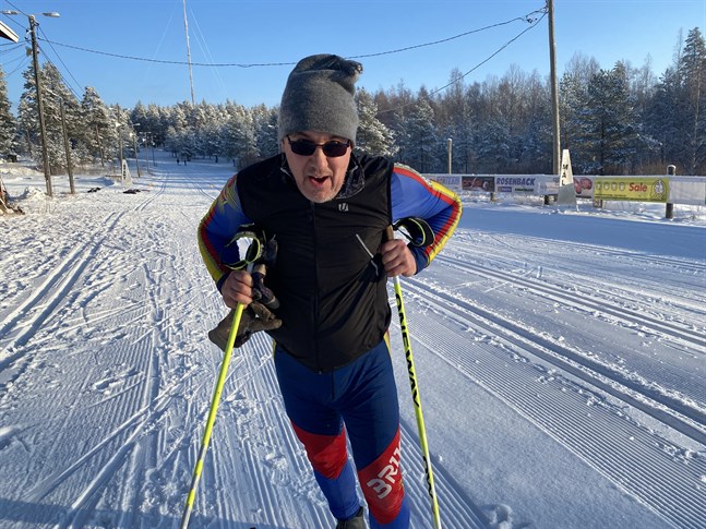 Göran Backman har skidat långlopp varje säsong sedan 1972. Vid Varggrotteloppet nöjde han sig med den kortare varianten.