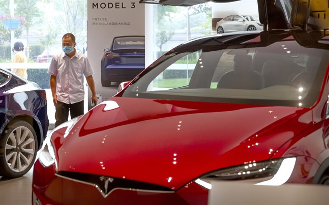 Tesla tvingas nu återkalla 134 000 bilar i USA.