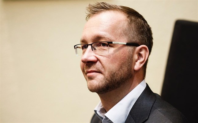 Centralhandelskammarens vd Juho Romakkaniemi hoppas att de finländska myndigheterna omedelbart börjar förbereda ett vaccinationsbevis som fungerar även utomlands.