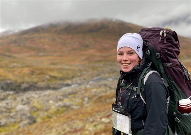 För Linda Lassila var naturen i Norge något helt annat än det hon är van vid hemma i Karleby. Här är hon fotograferad under en tur till Rabothytta, som är den högst belägna turiststugan i Nord-Norge på 1200 meters höjd över havet.