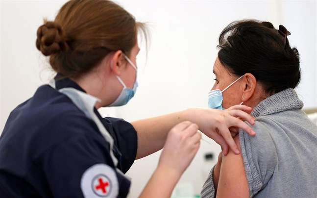 Brittiska forskare ska undersöka vad som händer om man tar olika vacciner mot covid-19 vid dos ett och dos två.