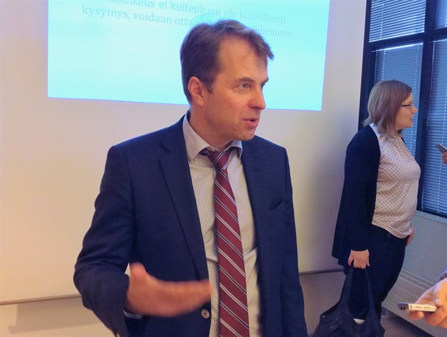 Roope Uusitalo, professor i offenlig ekonomi vid Helsingfors universitet, säger att Finland har klarat sig bättre i pandemin än många andra europeiska länder. Arkivbild.