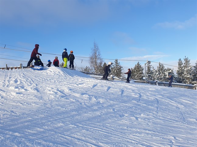 Full fart i Bergöbacken under lördagen.