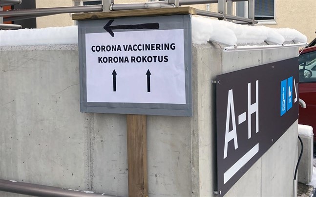 Nu har över 5 200 personer i Sydösterbotten fått den första vaccindosen mot covid-19. Närpes har hunnit längst i fråga om andelen vaccinerade 70-plussare.