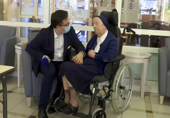 Syster André är Europas äldsta levande person och har överlevt covid-19. På torsdag firar hon sin 117:e födelsedag.