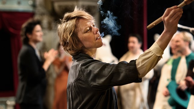 Alma Pöysti som spelar Tove Jansson i filmen Tove nomineras för bästa kvinnliga huvudroll.