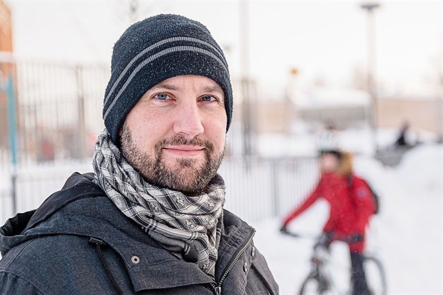 Daniel Tunér uppskattar eftermiddagsverksamheten i Jakobstad, men ifrågasätter avgiftssystemet.