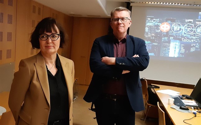 Agneta Ström-Hakala ersätter Thomas Hulten som verkställande direktör för Pedersörenejdens Andelsbank.