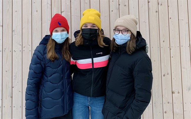 Lina Stenholm, Elvira Wikström och Jenny Liljedal från Närpes har företaget Candy Cane UF.