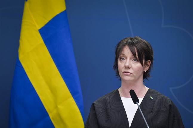 Ministern för högre utbildning och forskning Matilda Ernkrans (S) ser allvarligt på att en forskare väljer att sluta forska på grund av hot och hat. Arkivbild.