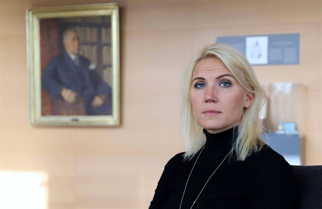 Vasa sjukvårdsdistrikts direktör Marina Kinnunen välkomnar möjligheten att Regionförvaltningsverket nu kan genomföra obligatoriska hälsokontroller, alltså coronatest, på passagerare som kommer från utlandet.