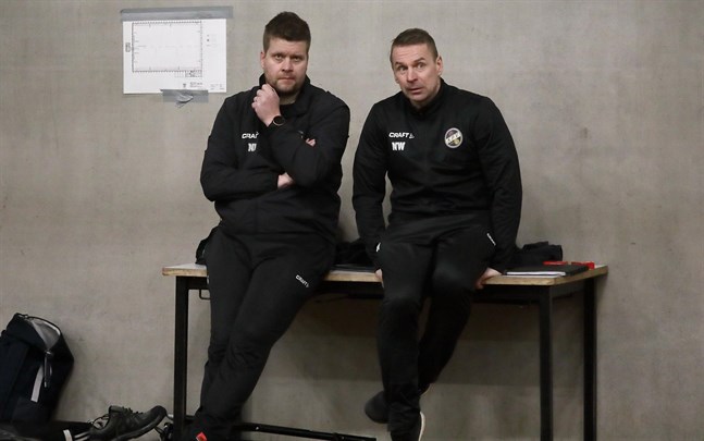 Tränarduon i KPV, Niko Kalliokoski och Niklas Vidjeskog som har coachat mot Inters 2002-födda juniorer, då han var tränare för Jaros B-juniorer.
