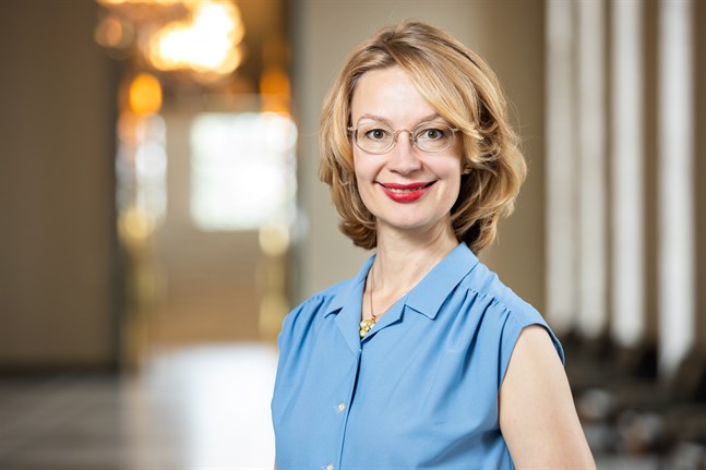 Europa- och ägarstyrningsminister Tytti Tuppurainen (SDP) lovar inom kort en redogörelse för riksdagen som enligt henne kommer att visa att det lönar sig för Finland att vara med i EU.