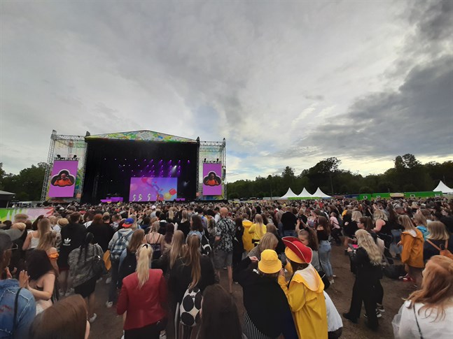 Inrikesminister Maria Ohisalo (Gröna) säger att ett vaccinintyg kan komma på fråga för att sommarens festivaler ska kunna ordnas.