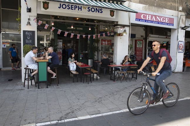 Israel planerar att öppna upp kaféer och restauranger i mars. Arkivbild.