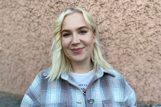 Matilda Ahlgren spelar alltjämt in ny musik. Till sin senaste låt släppte hon också en musikvideo.