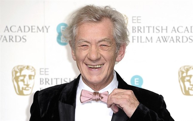 Ian McKellan är en av de brittiska skådespelare som efterlyser visumfritt arbete för brittiska skådespelare.