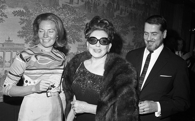 Zarah Leander på sin 60-årsdag 1967 tillsammans med sina barn.