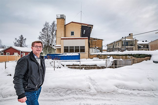 Christian Grankulla är glad över att bygget vid Skata Garden åter kommer igång och miljön då snyggas upp.