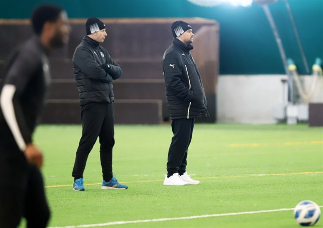 VPS tränarduo Jussi Nuorela och Jukka Karjalainen har nästan hela truppen till förfogande inför cupderbyt mot Jaro.