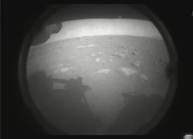 Första bilden på Mars från Nasas Perseverance.