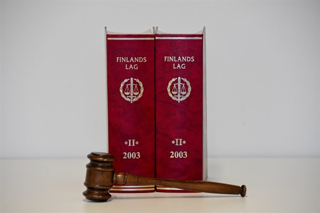 Ålands tingsrätt har dömt en man till fyra års fängelse för dråpförsök efter ett gräl på Lappo, Brändö på Åland år 2019.