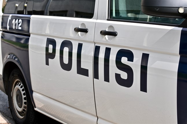 Polisen misstänker en man för bland annat framkallande av fara efter ett vådaskott på en krog i centrala Kuopio.