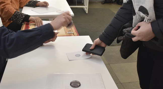 Finländarna tillfrågades om proteströstning är viktigt då de väljer vilket parti de vill rösta på, men enligt undersökningen uppgavs partiernas värdegrund vara klart viktigare.