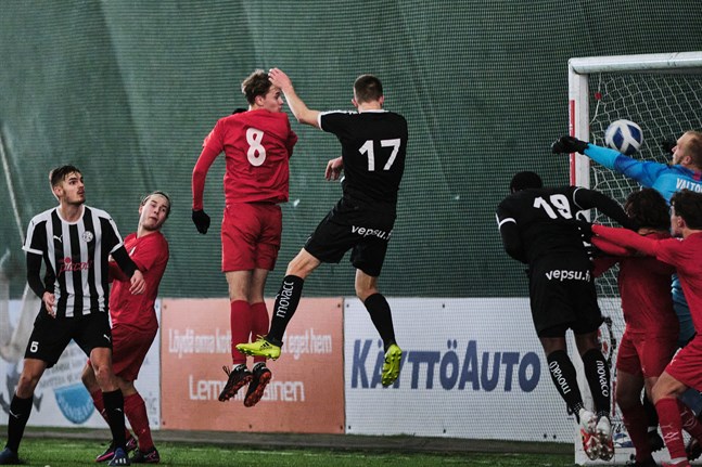 Kalle Multanen nickade in 2–0 på en hörna.