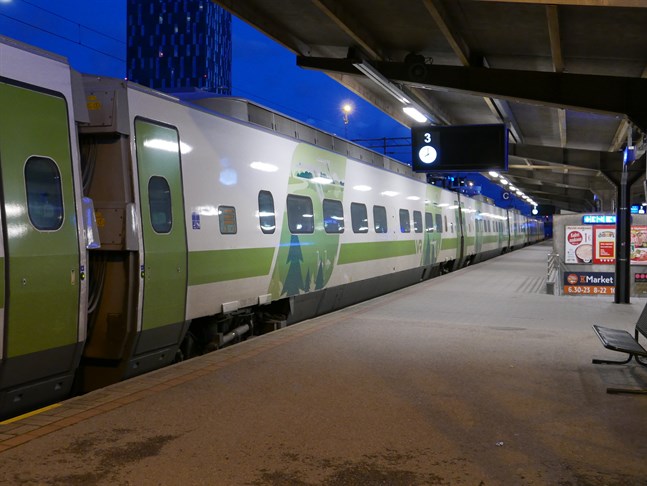 Tågen är försenade i hela landet.