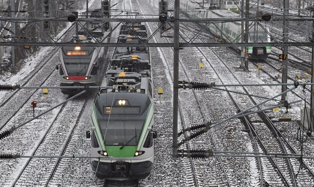 n systemstörning orsakade förseningar i tågtrafiken på måndagskvällen.